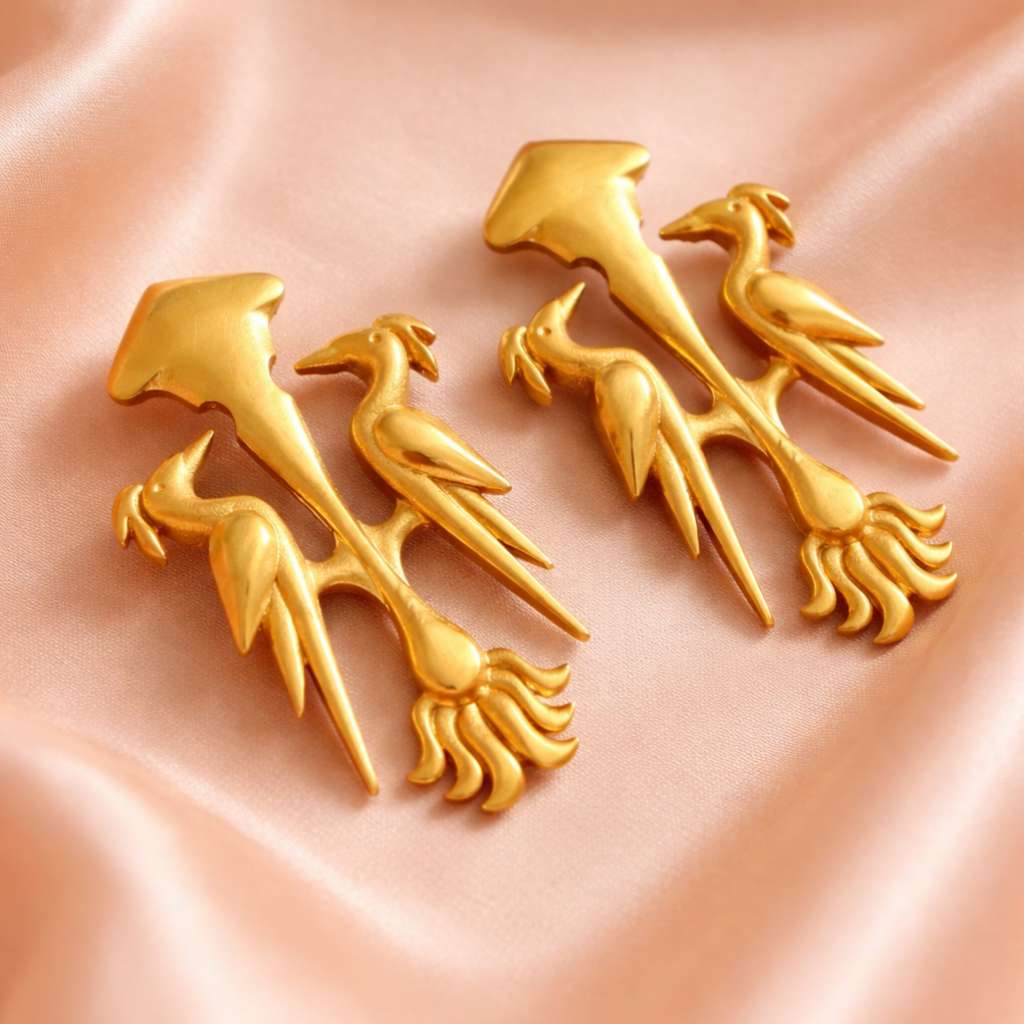 The Mayura stambha stud ( pillar and regal birds)