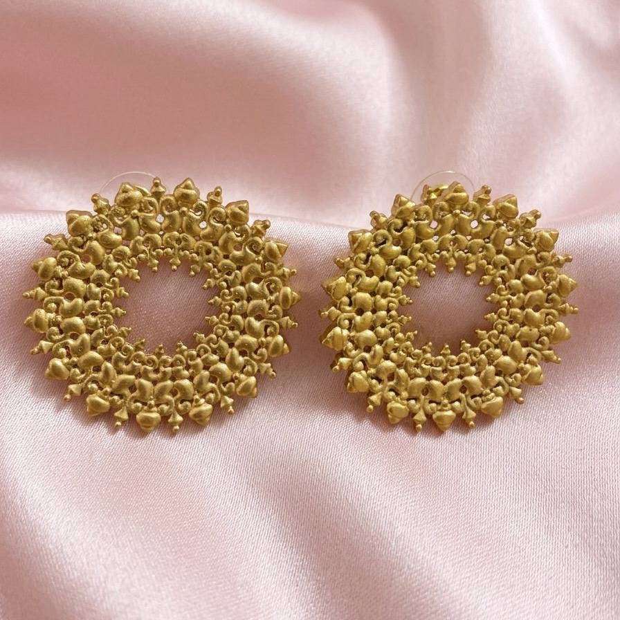 The Swarna Mandala, hoops